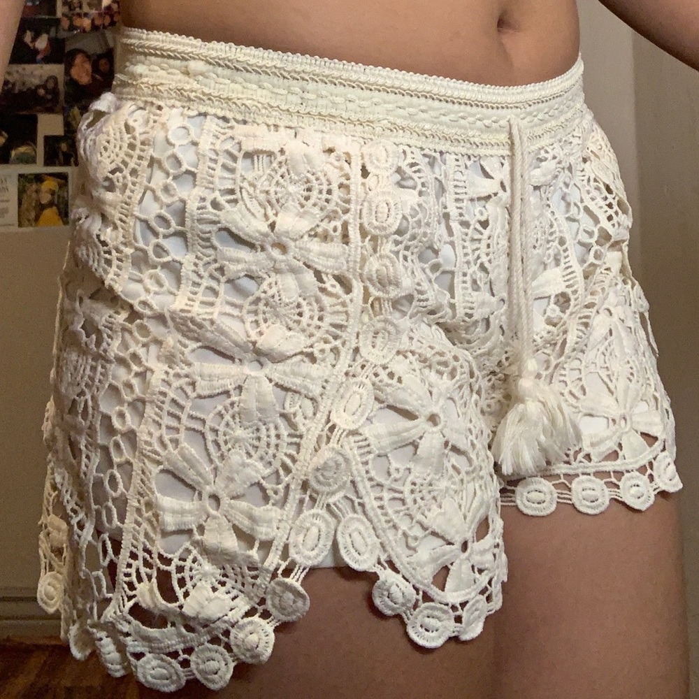White lace boho shorts! 🤍